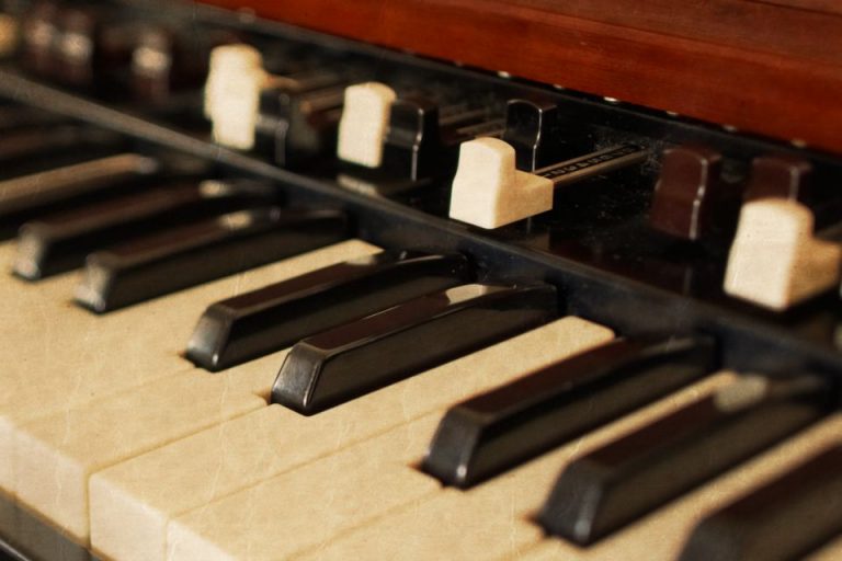 Native Instruments – Vintage Organs v1.5 (KONTAKT)